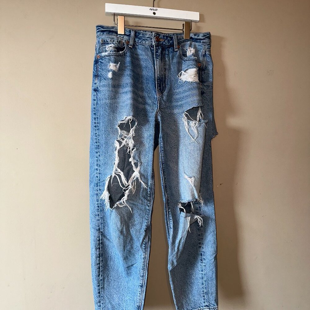 American Eagle Distressed Relaxed Mom Jean